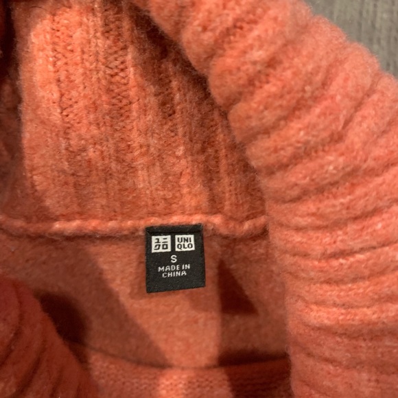 Uniqlo Peach Thermal Turtleneck - Picture 2 of 2